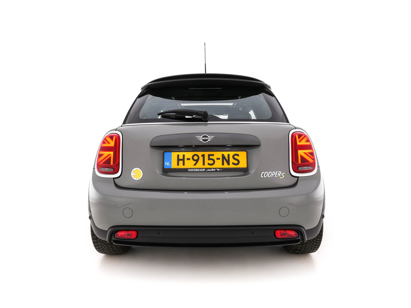 MINI Mini Electric Yours 33 kWh [ 3-Fase ] (INCL-BTW) Aut. *PANO | FULL-LEATHER | HEAD-UP | FULL-LED | HARMAN/KARDON-SOUND | KEYLESS | CAMERA | SPORT-SEATS | NAVI-FULLMAP | HEATED-SEATS | AMBIENT-LIGHT | DAB | DIGI-COCKPIT | 17"ALU*