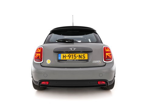 MINI Mini Electric Yours 33 kWh [ 3-Fase ] (INCL-BTW) Aut. *PANO | FULL-LEATHER | HEAD-UP | FULL-LED | HARMAN/KARDON-SOUND | KEYLESS | CAMERA | SPORT-SEATS | NAVI-FULLMAP | HEATED-SEATS | AMBIENT-LIGHT | DAB | DIGI-COCKPIT | 17"ALU*