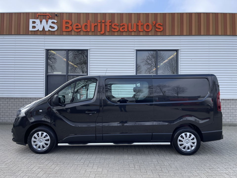Renault Trafic 1.6 dCi 125pk T29 L2H1 DC 5 persoons Comfort Energy / rijklaar € 19.850 ex btw / lease vanaf € / airco / cruise / r-link navigatie / achteruit rijcamera / trekhaak / zwart metallic !