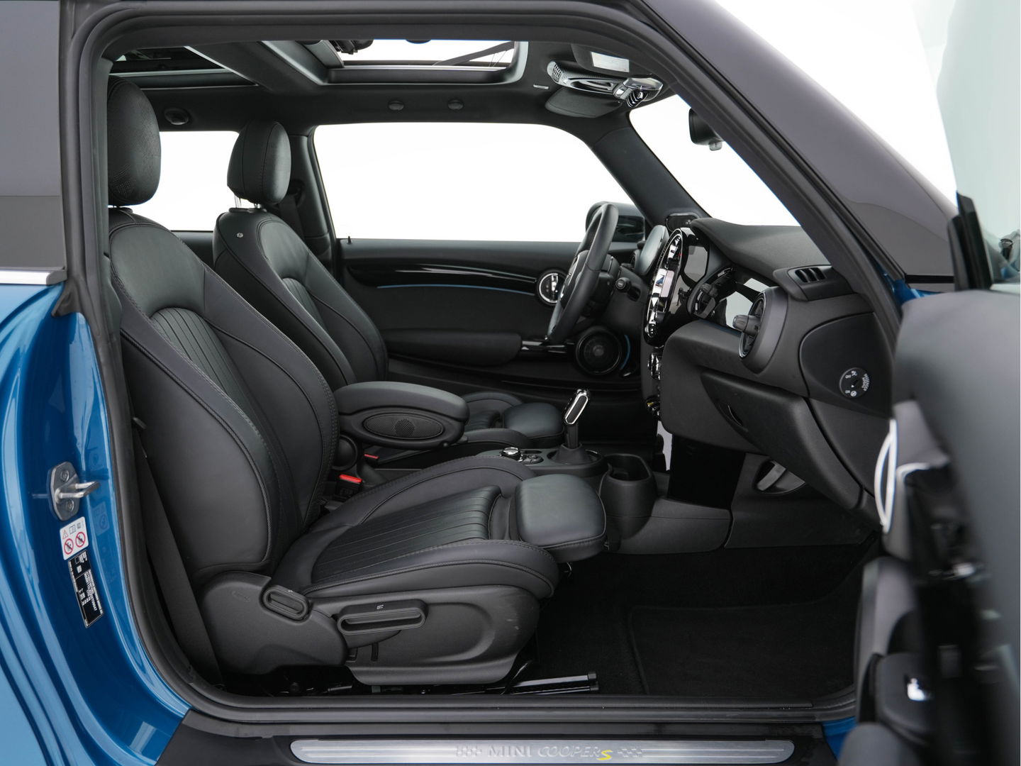 MINI Mini Electric Classic Premium Plus-Pack 33 kWh [ 3-Fase ] (INCL-BTW) Aut. *PANO | FULL-LEATHER | FULL-LED | HARMAN/KARDON-AUDIO | KEYLESS | CAMERA | SPORT-SEATS | NAVI-FULLMAP  | ECC | AMBIENT-LIGHT | DAB | DIGI-COCKPIT | PDC | 17"ALU*