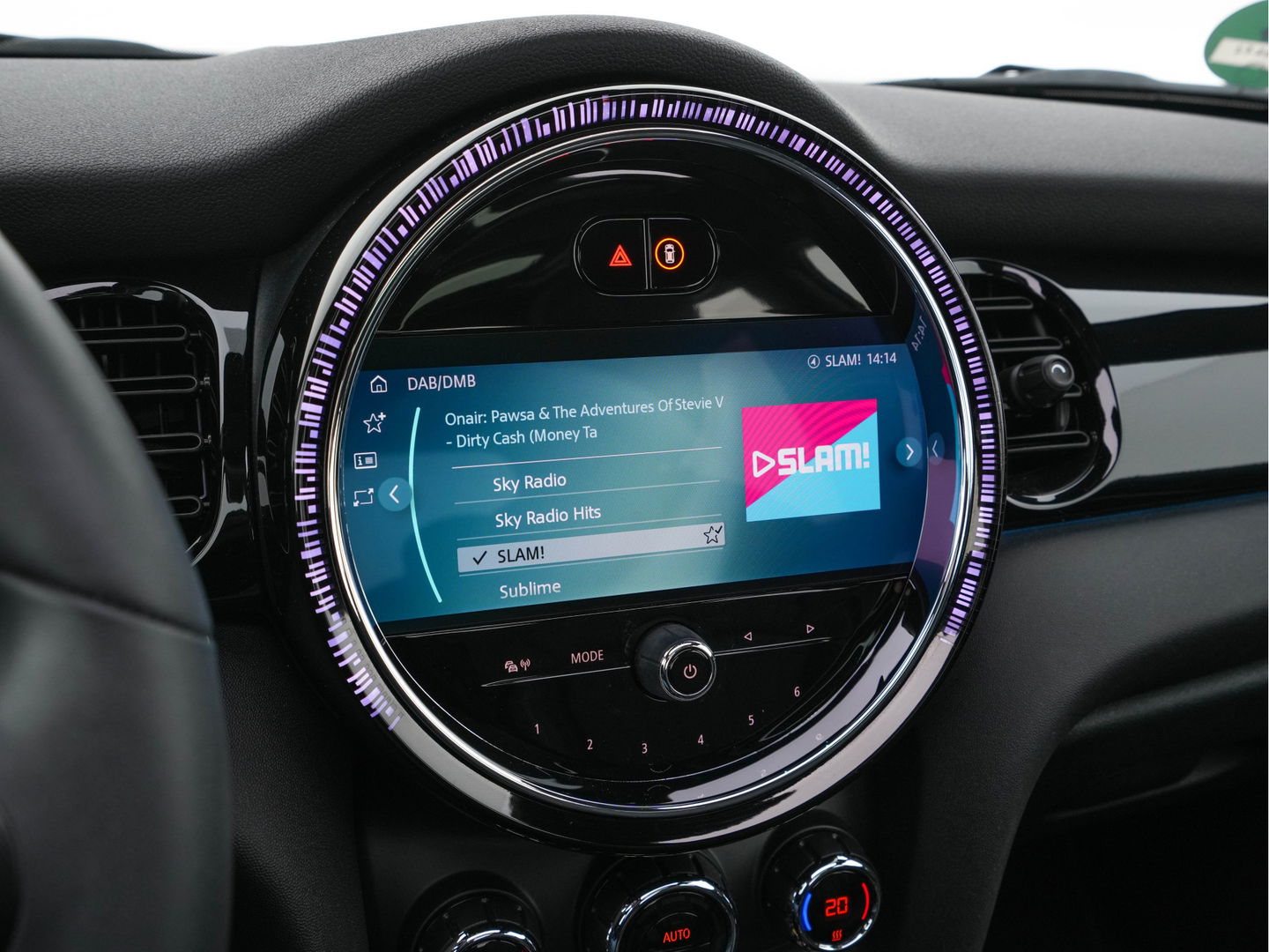 MINI Mini Electric Classic Premium Plus-Pack 33 kWh [ 3-Fase ] (INCL-BTW) Aut. *PANO | FULL-LEATHER | FULL-LED | HARMAN/KARDON-AUDIO | KEYLESS | CAMERA | SPORT-SEATS | NAVI-FULLMAP  | ECC | AMBIENT-LIGHT | DAB | DIGI-COCKPIT | PDC | 17"ALU*