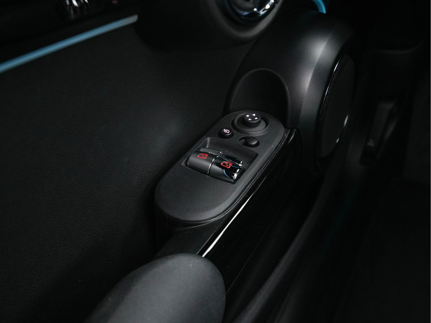 MINI Mini Electric Classic Premium Plus-Pack 33 kWh [ 3-Fase ] (INCL-BTW) Aut. *PANO | FULL-LEATHER | FULL-LED | HARMAN/KARDON-AUDIO | KEYLESS | CAMERA | SPORT-SEATS | NAVI-FULLMAP  | ECC | AMBIENT-LIGHT | DAB | DIGI-COCKPIT | PDC | 17"ALU*