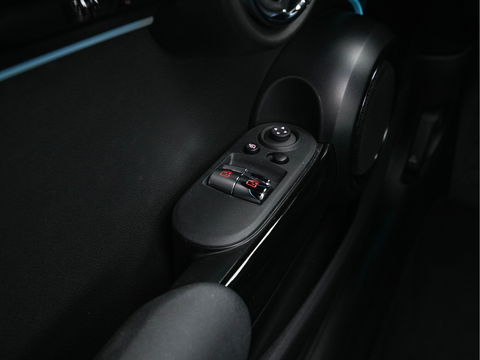 MINI Mini Electric Classic Premium Plus-Pack 33 kWh [ 3-Fase ] (INCL-BTW) Aut. *PANO | FULL-LEATHER | FULL-LED | HARMAN/KARDON-AUDIO | KEYLESS | CAMERA | SPORT-SEATS | NAVI-FULLMAP  | ECC | AMBIENT-LIGHT | DAB | DIGI-COCKPIT | PDC | 17"ALU*