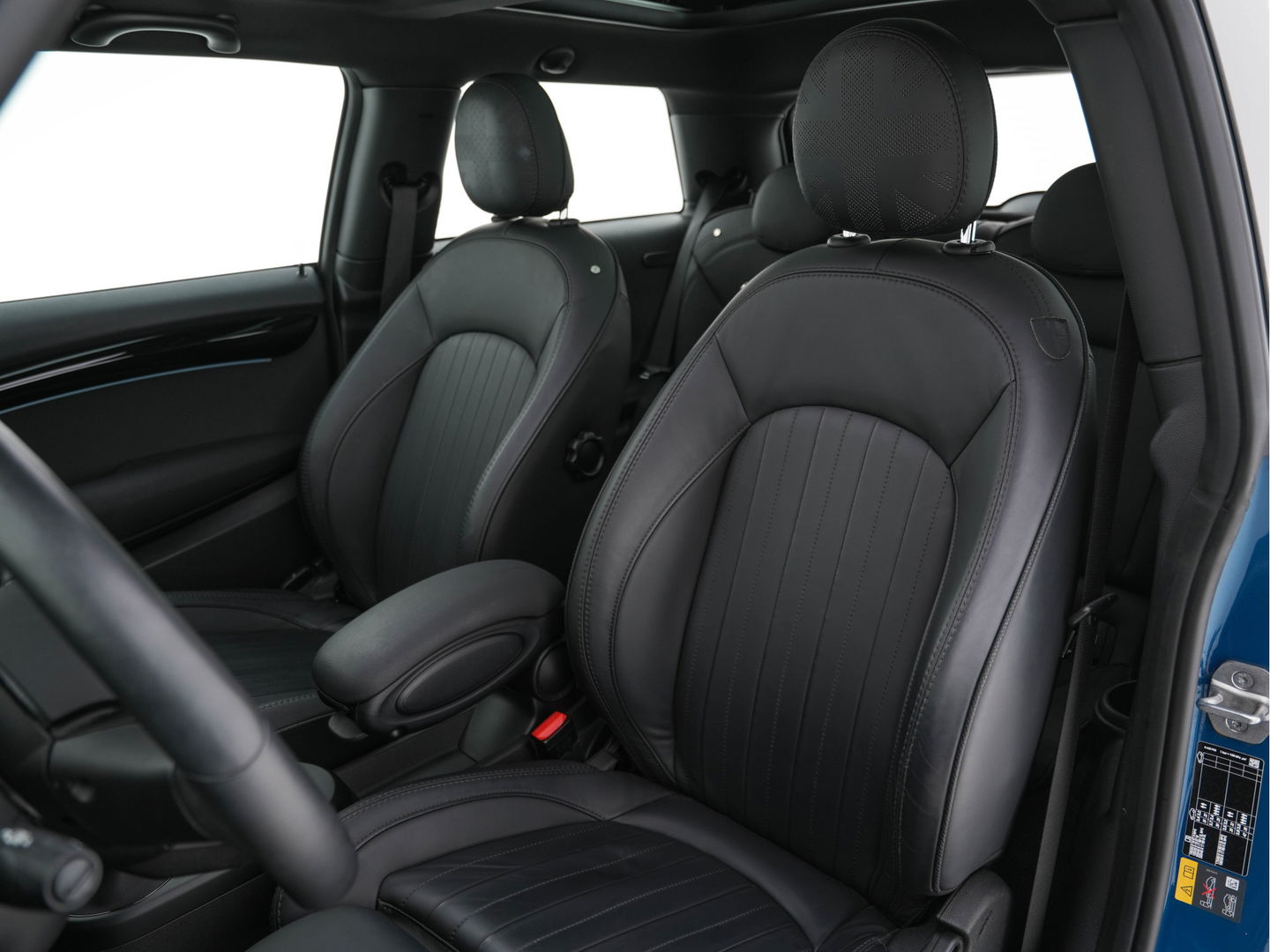 MINI Mini Electric Classic Premium Plus-Pack 33 kWh [ 3-Fase ] (INCL-BTW) Aut. *PANO | FULL-LEATHER | FULL-LED | HARMAN/KARDON-AUDIO | KEYLESS | CAMERA | SPORT-SEATS | NAVI-FULLMAP  | ECC | AMBIENT-LIGHT | DAB | DIGI-COCKPIT | PDC | 17"ALU*