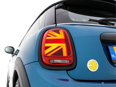 MINI Mini Electric Classic Premium Plus-Pack 33 kWh [ 3-Fase ] (INCL-BTW) Aut. *PANO | FULL-LEATHER | FULL-LED | HARMAN/KARDON-AUDIO | KEYLESS | CAMERA | SPORT-SEATS | NAVI-FULLMAP  | ECC | AMBIENT-LIGHT | DAB | DIGI-COCKPIT | PDC | 17"ALU*