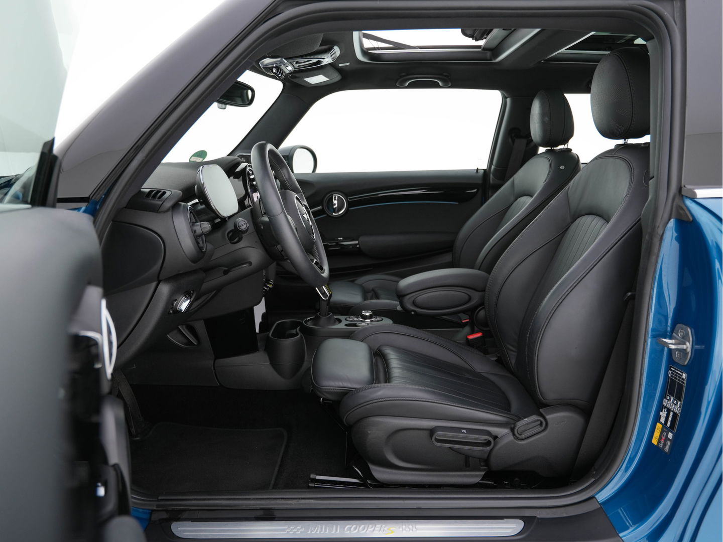 MINI Mini Electric Classic Premium Plus-Pack 33 kWh [ 3-Fase ] (INCL-BTW) Aut. *PANO | FULL-LEATHER | FULL-LED | HARMAN/KARDON-AUDIO | KEYLESS | CAMERA | SPORT-SEATS | NAVI-FULLMAP  | ECC | AMBIENT-LIGHT | DAB | DIGI-COCKPIT | PDC | 17"ALU*
