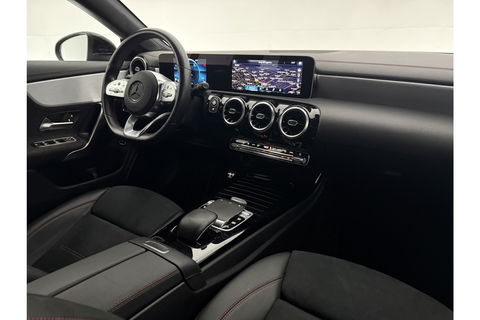 Mercedes-Benz CLA-Klasse 180 AMG Camera LED Virtual Trekhaak Clima Cruise Navi PDC 18"LMV