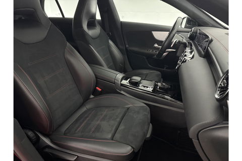 Mercedes-Benz CLA-Klasse 180 AMG Camera LED Virtual Trekhaak Clima Cruise Navi PDC 18"LMV