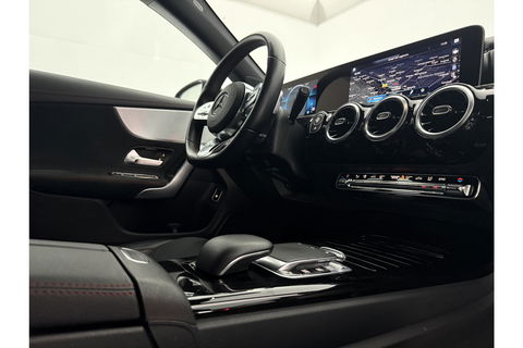 Mercedes-Benz CLA-Klasse 180 AMG Camera LED Virtual Trekhaak Clima Cruise Navi PDC 18"LMV