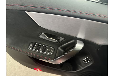 Mercedes-Benz CLA-Klasse 180 AMG Camera LED Virtual Trekhaak Clima Cruise Navi PDC 18"LMV
