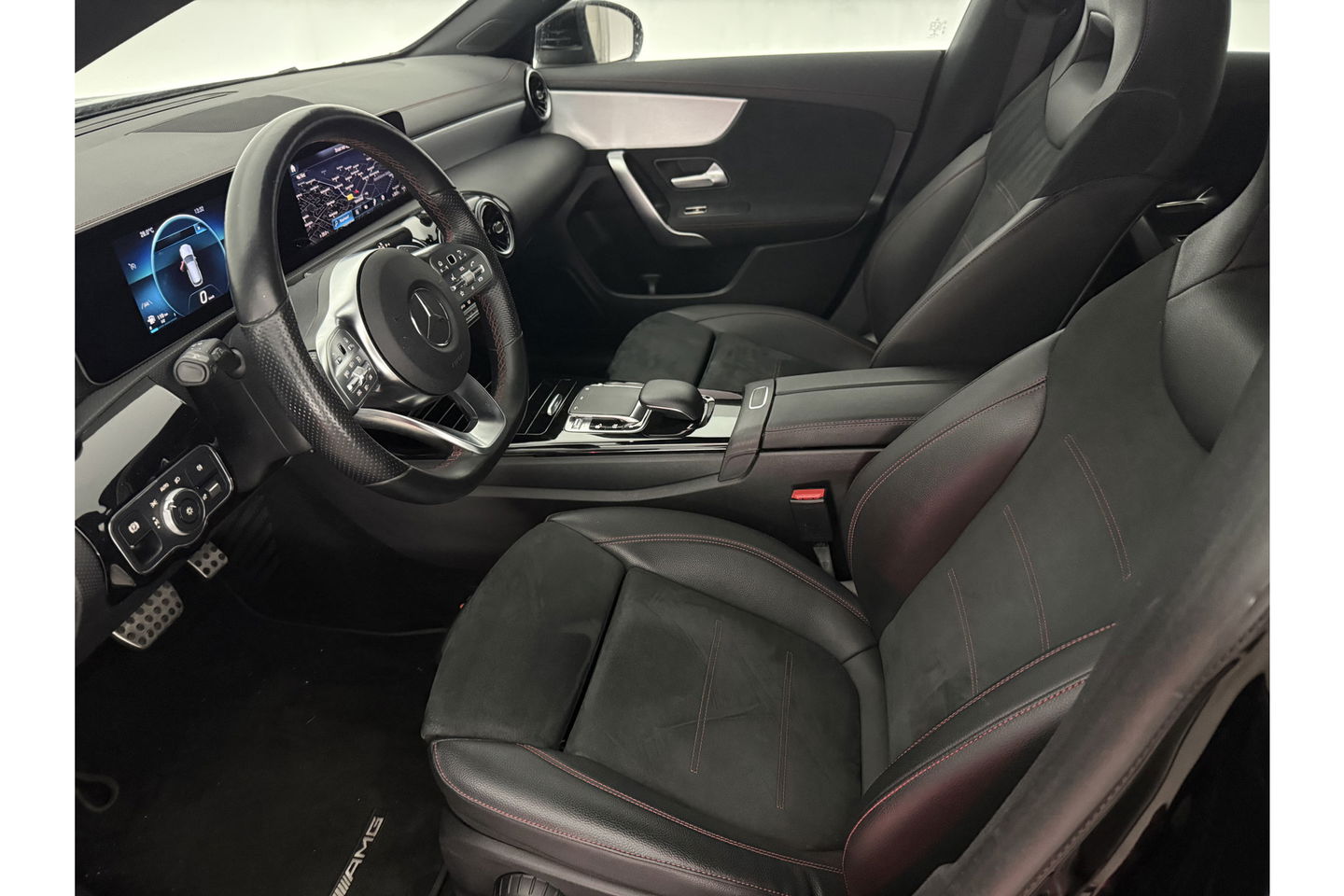 Mercedes-Benz CLA-Klasse 180 AMG Camera LED Virtual Trekhaak Clima Cruise Navi PDC 18"LMV