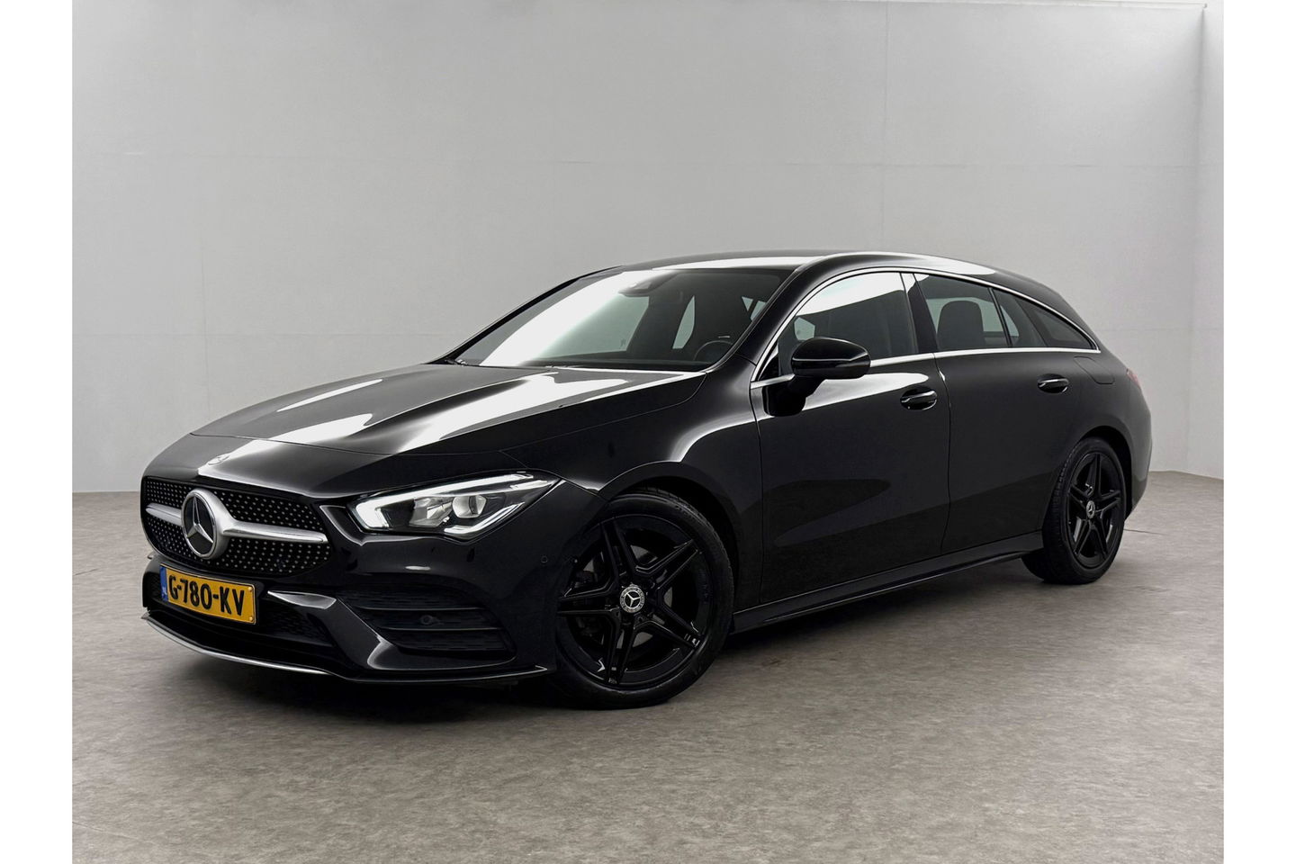 Mercedes-Benz CLA-Klasse 180 AMG Camera LED Virtual Trekhaak Clima Cruise Navi PDC 18"LMV