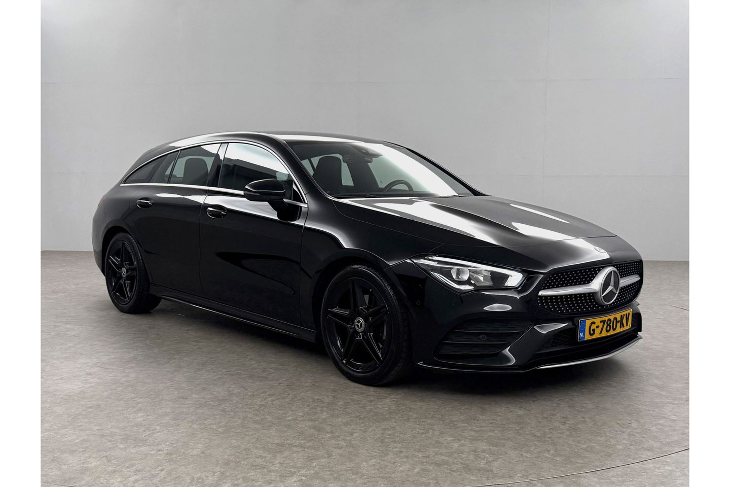 Mercedes-Benz CLA-Klasse 180 AMG Camera LED Virtual Trekhaak Clima Cruise Navi PDC 18"LMV