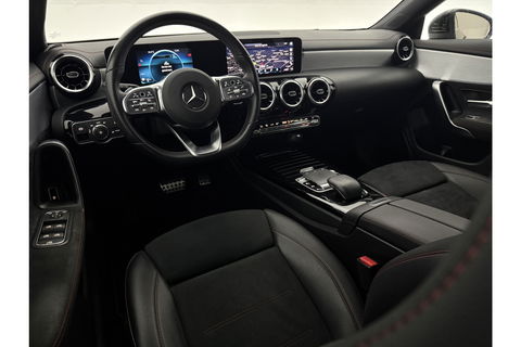 Mercedes-Benz CLA-Klasse 180 AMG Camera LED Virtual Trekhaak Clima Cruise Navi PDC 18"LMV