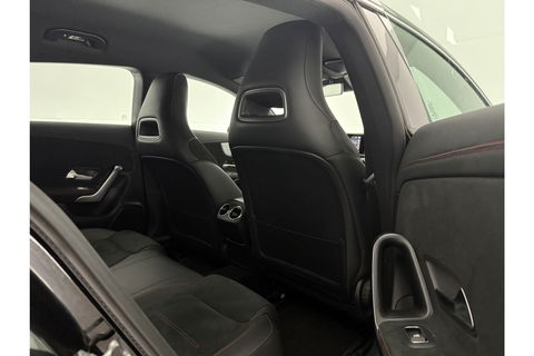 Mercedes-Benz CLA-Klasse 180 AMG Camera LED Virtual Trekhaak Clima Cruise Navi PDC 18"LMV