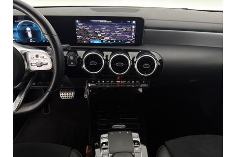 Mercedes-Benz CLA-Klasse 180 AMG Camera LED Virtual Trekhaak Clima Cruise Navi PDC 18"LMV