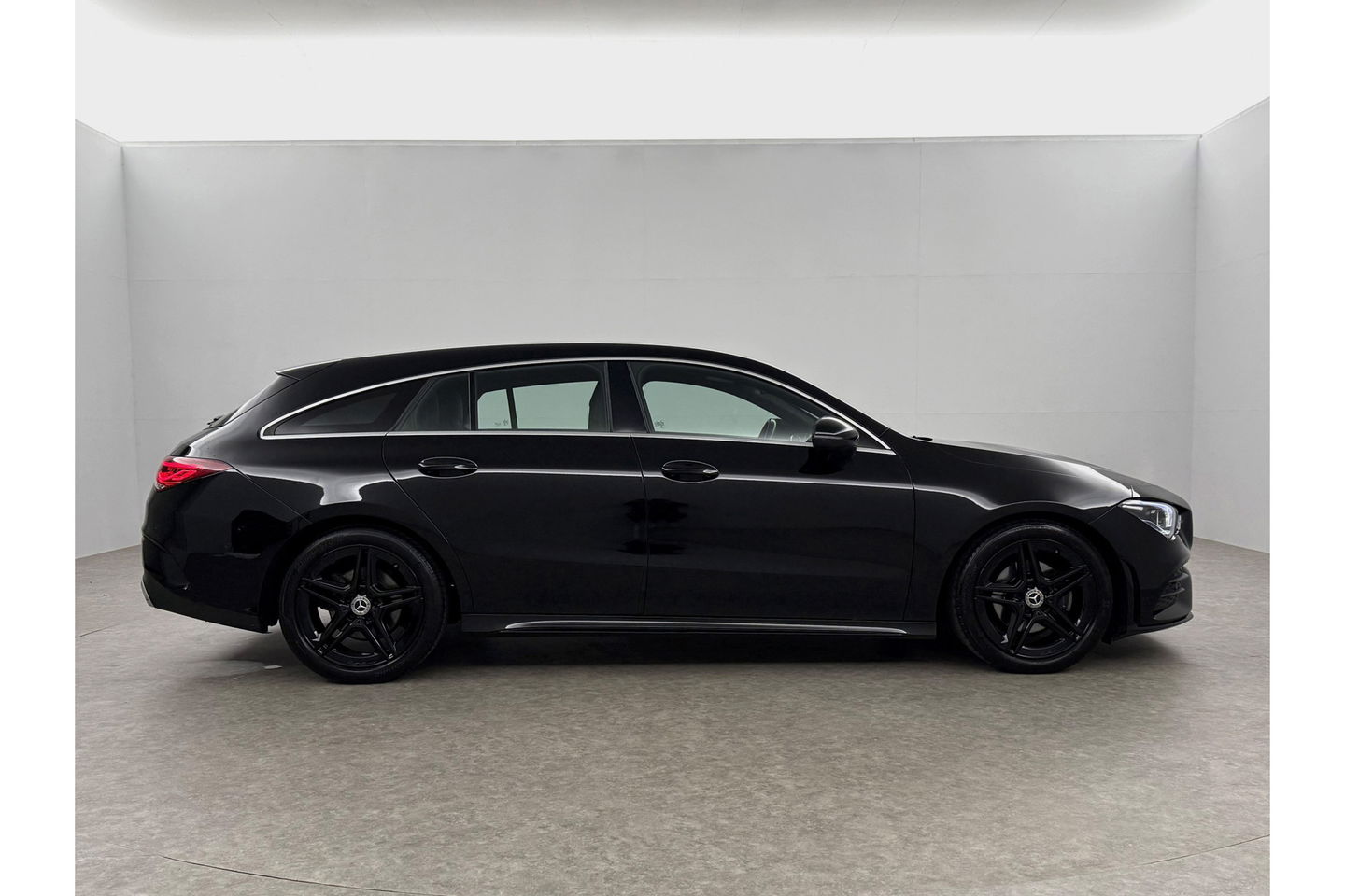 Mercedes-Benz CLA-Klasse 180 AMG Camera LED Virtual Trekhaak Clima Cruise Navi PDC 18"LMV