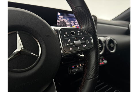 Mercedes-Benz CLA-Klasse 180 AMG Camera LED Virtual Trekhaak Clima Cruise Navi PDC 18"LMV