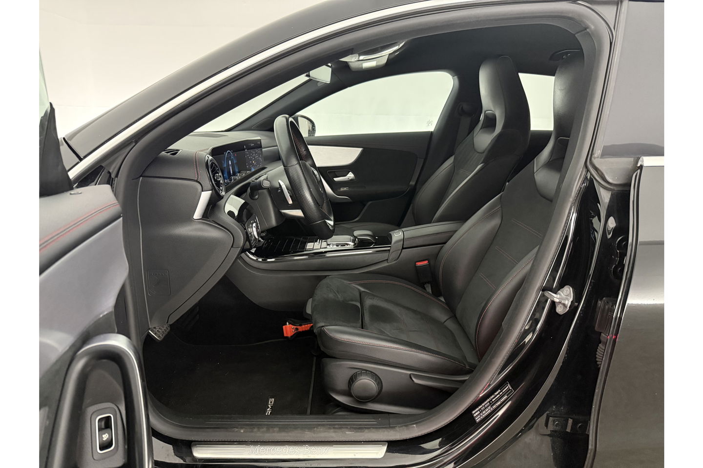 Mercedes-Benz CLA-Klasse 180 AMG Camera LED Virtual Trekhaak Clima Cruise Navi PDC 18"LMV
