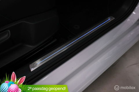 Volkswagen e-Golf | Adaptive | Stoelverwarming | PDC | Navigatie | Ambiance verlichting | LED |