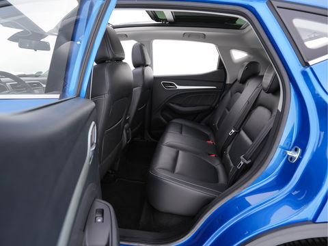 MG ZS EV Luxury 45 kWh (INCL-BTW) *PANO | FULL-LEATHER | CCS-FASTLOADER | KEYLESS | NAVI-FULLMAP | ADAPTIVE-CRUISE | CAMERA | HEATED-SEATS | CARPLAY | LANE-ASSIST | SPORT-SEATS | 17"ALU*