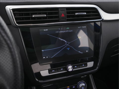MG ZS EV Luxury 45 kWh (INCL-BTW) *PANO | FULL-LEATHER | CCS-FASTLOADER | KEYLESS | NAVI-FULLMAP | ADAPTIVE-CRUISE | CAMERA | HEATED-SEATS | CARPLAY | LANE-ASSIST | SPORT-SEATS | 17"ALU*