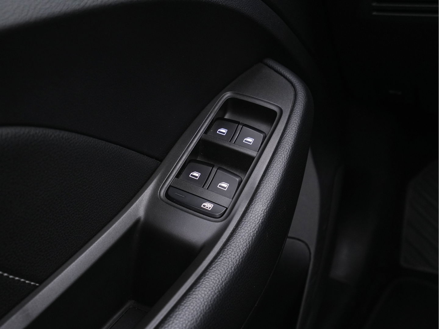 MG ZS EV Luxury 45 kWh (INCL-BTW) *PANO | FULL-LEATHER | CCS-FASTLOADER | KEYLESS | NAVI-FULLMAP | ADAPTIVE-CRUISE | CAMERA | HEATED-SEATS | CARPLAY | LANE-ASSIST | SPORT-SEATS | 17"ALU*