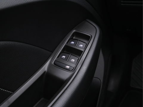 MG ZS EV Luxury 45 kWh (INCL-BTW) *PANO | FULL-LEATHER | CCS-FASTLOADER | KEYLESS | NAVI-FULLMAP | ADAPTIVE-CRUISE | CAMERA | HEATED-SEATS | CARPLAY | LANE-ASSIST | SPORT-SEATS | 17"ALU*