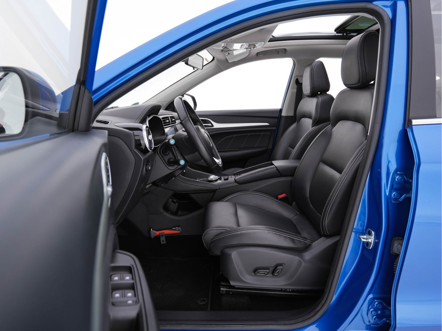 MG ZS EV Luxury 45 kWh (INCL-BTW) *PANO | FULL-LEATHER | CCS-FASTLOADER | KEYLESS | NAVI-FULLMAP | ADAPTIVE-CRUISE | CAMERA | HEATED-SEATS | CARPLAY | LANE-ASSIST | SPORT-SEATS | 17"ALU*