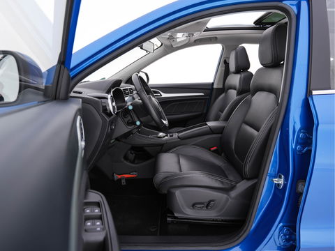 MG ZS EV Luxury 45 kWh (INCL-BTW) *PANO | FULL-LEATHER | CCS-FASTLOADER | KEYLESS | NAVI-FULLMAP | ADAPTIVE-CRUISE | CAMERA | HEATED-SEATS | CARPLAY | LANE-ASSIST | SPORT-SEATS | 17"ALU*