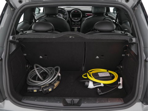 MINI Mini Electric Yours 33 kWh [ 3-Fase ] (INCL-BTW) Aut. *PANO | FULL-LEATHER | HEAD-UP | FULL-LED | HARMAN/KARDON-SOUND | KEYLESS | CAMERA | SPORT-SEATS | NAVI-FULLMAP | HEATED-SEATS | AMBIENT-LIGHT | DAB | DIGI-COCKPIT | 17"ALU*