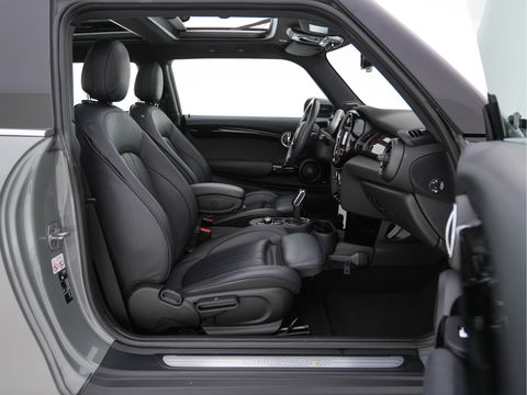 MINI Mini Electric Yours 33 kWh [ 3-Fase ] (INCL-BTW) Aut. *PANO | FULL-LEATHER | HEAD-UP | FULL-LED | HARMAN/KARDON-SOUND | KEYLESS | CAMERA | SPORT-SEATS | NAVI-FULLMAP | HEATED-SEATS | AMBIENT-LIGHT | DAB | DIGI-COCKPIT | 17"ALU*