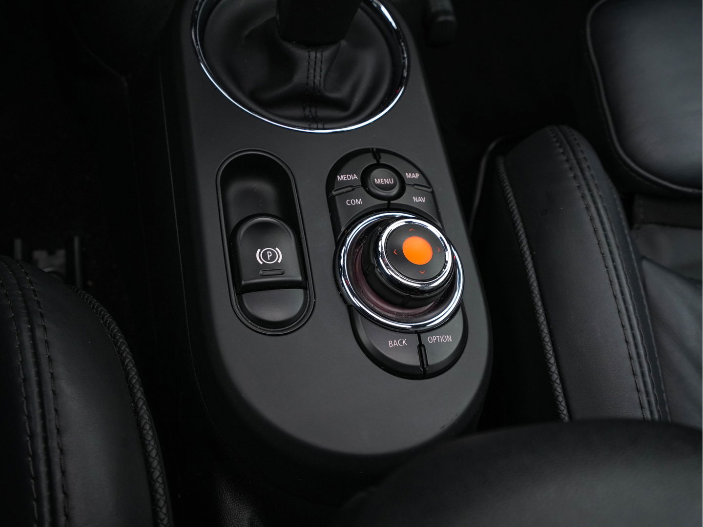MINI Mini Electric Yours 33 kWh [ 3-Fase ] (INCL-BTW) Aut. *PANO | FULL-LEATHER | HEAD-UP | FULL-LED | HARMAN/KARDON-SOUND | KEYLESS | CAMERA | SPORT-SEATS | NAVI-FULLMAP | HEATED-SEATS | AMBIENT-LIGHT | DAB | DIGI-COCKPIT | 17"ALU*