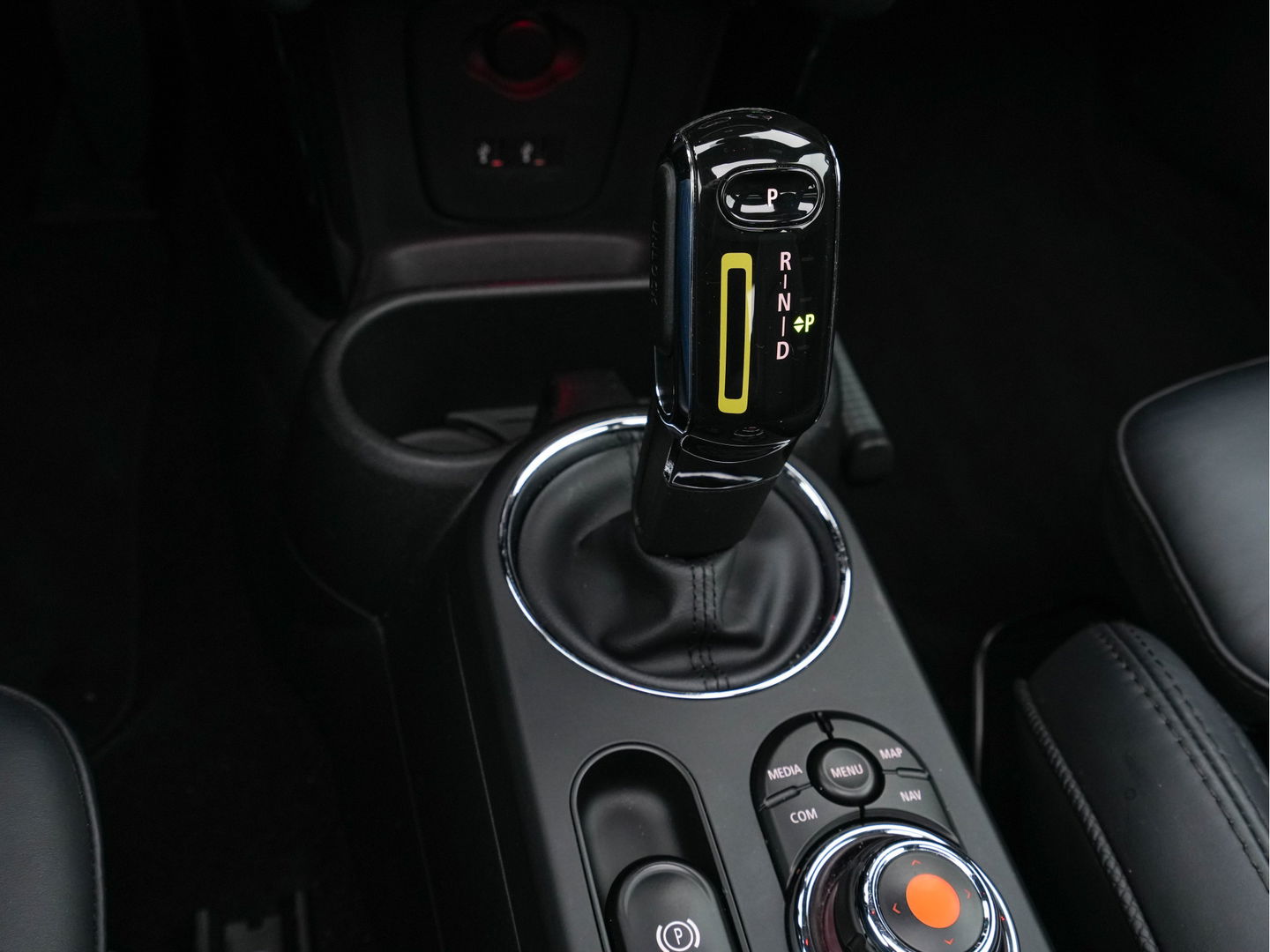 MINI Mini Electric Yours 33 kWh [ 3-Fase ] (INCL-BTW) Aut. *PANO | FULL-LEATHER | HEAD-UP | FULL-LED | HARMAN/KARDON-SOUND | KEYLESS | CAMERA | SPORT-SEATS | NAVI-FULLMAP | HEATED-SEATS | AMBIENT-LIGHT | DAB | DIGI-COCKPIT | 17"ALU*