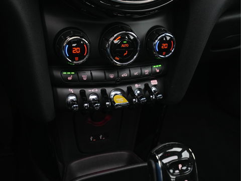 MINI Mini Electric Yours 33 kWh [ 3-Fase ] (INCL-BTW) Aut. *PANO | FULL-LEATHER | HEAD-UP | FULL-LED | HARMAN/KARDON-SOUND | KEYLESS | CAMERA | SPORT-SEATS | NAVI-FULLMAP | HEATED-SEATS | AMBIENT-LIGHT | DAB | DIGI-COCKPIT | 17"ALU*