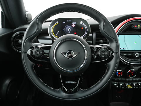 MINI Mini Electric Yours 33 kWh [ 3-Fase ] (INCL-BTW) Aut. *PANO | FULL-LEATHER | HEAD-UP | FULL-LED | HARMAN/KARDON-SOUND | KEYLESS | CAMERA | SPORT-SEATS | NAVI-FULLMAP | HEATED-SEATS | AMBIENT-LIGHT | DAB | DIGI-COCKPIT | 17"ALU*