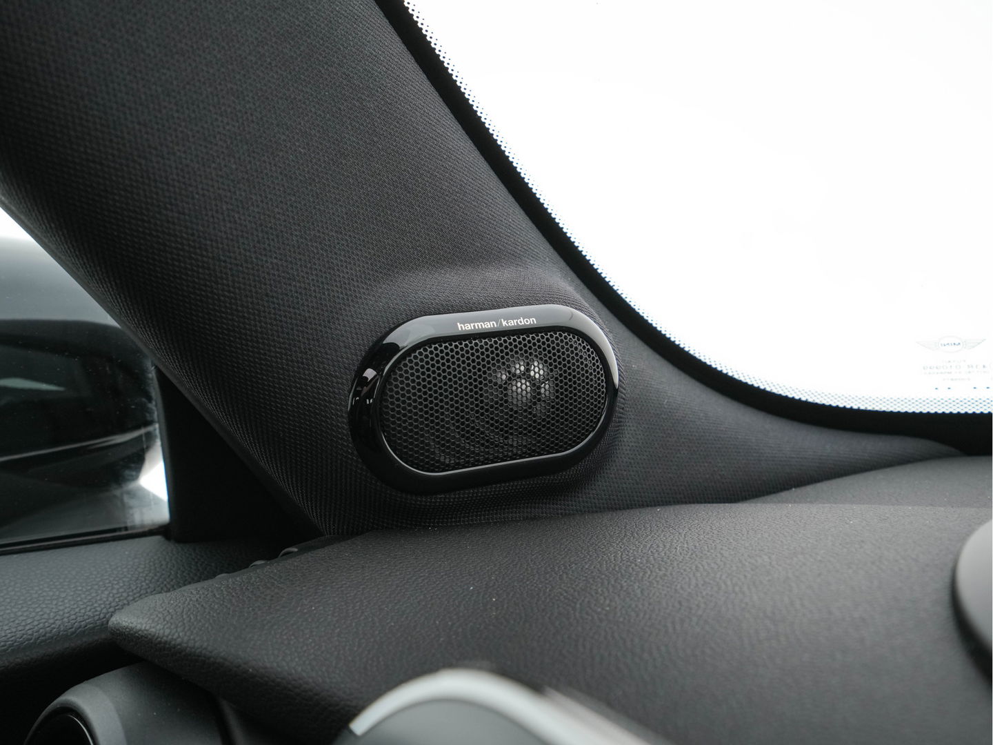 MINI Mini Electric Yours 33 kWh [ 3-Fase ] (INCL-BTW) Aut. *PANO | FULL-LEATHER | HEAD-UP | FULL-LED | HARMAN/KARDON-SOUND | KEYLESS | CAMERA | SPORT-SEATS | NAVI-FULLMAP | HEATED-SEATS | AMBIENT-LIGHT | DAB | DIGI-COCKPIT | 17"ALU*