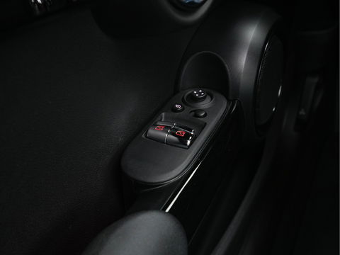 MINI Mini Electric Yours 33 kWh [ 3-Fase ] (INCL-BTW) Aut. *PANO | FULL-LEATHER | HEAD-UP | FULL-LED | HARMAN/KARDON-SOUND | KEYLESS | CAMERA | SPORT-SEATS | NAVI-FULLMAP | HEATED-SEATS | AMBIENT-LIGHT | DAB | DIGI-COCKPIT | 17"ALU*