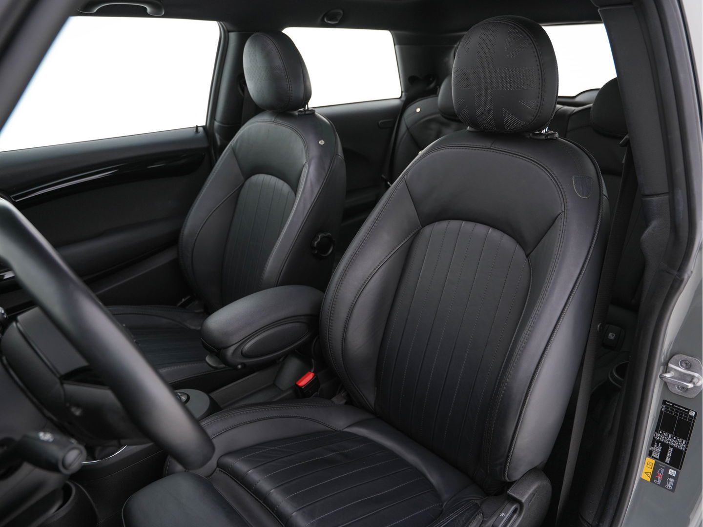 MINI Mini Electric Yours 33 kWh [ 3-Fase ] (INCL-BTW) Aut. *PANO | FULL-LEATHER | HEAD-UP | FULL-LED | HARMAN/KARDON-SOUND | KEYLESS | CAMERA | SPORT-SEATS | NAVI-FULLMAP | HEATED-SEATS | AMBIENT-LIGHT | DAB | DIGI-COCKPIT | 17"ALU*