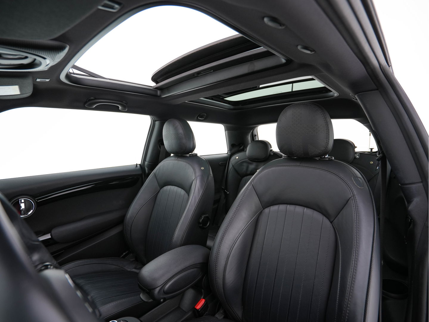 MINI Mini Electric Yours 33 kWh [ 3-Fase ] (INCL-BTW) Aut. *PANO | FULL-LEATHER | HEAD-UP | FULL-LED | HARMAN/KARDON-SOUND | KEYLESS | CAMERA | SPORT-SEATS | NAVI-FULLMAP | HEATED-SEATS | AMBIENT-LIGHT | DAB | DIGI-COCKPIT | 17"ALU*
