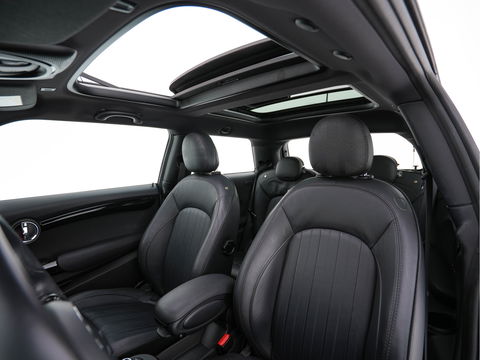 MINI Mini Electric Yours 33 kWh [ 3-Fase ] (INCL-BTW) Aut. *PANO | FULL-LEATHER | HEAD-UP | FULL-LED | HARMAN/KARDON-SOUND | KEYLESS | CAMERA | SPORT-SEATS | NAVI-FULLMAP | HEATED-SEATS | AMBIENT-LIGHT | DAB | DIGI-COCKPIT | 17"ALU*