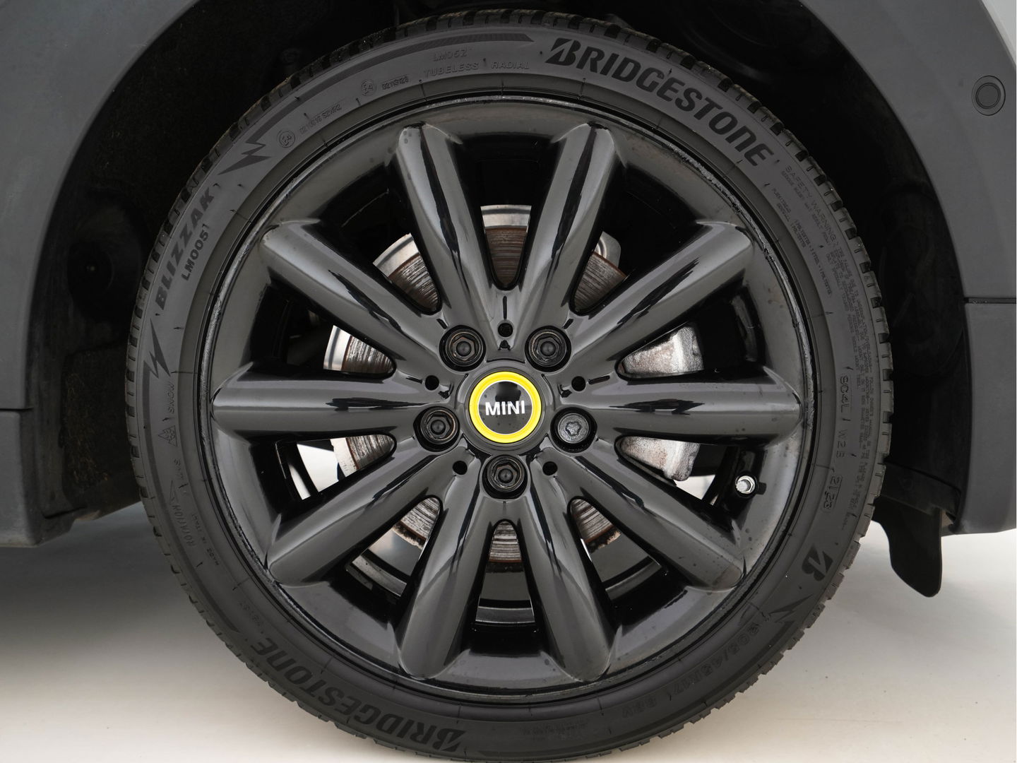 MINI Mini Electric Yours 33 kWh [ 3-Fase ] (INCL-BTW) Aut. *PANO | FULL-LEATHER | HEAD-UP | FULL-LED | HARMAN/KARDON-SOUND | KEYLESS | CAMERA | SPORT-SEATS | NAVI-FULLMAP | HEATED-SEATS | AMBIENT-LIGHT | DAB | DIGI-COCKPIT | 17"ALU*