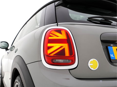 MINI Mini Electric Yours 33 kWh [ 3-Fase ] (INCL-BTW) Aut. *PANO | FULL-LEATHER | HEAD-UP | FULL-LED | HARMAN/KARDON-SOUND | KEYLESS | CAMERA | SPORT-SEATS | NAVI-FULLMAP | HEATED-SEATS | AMBIENT-LIGHT | DAB | DIGI-COCKPIT | 17"ALU*