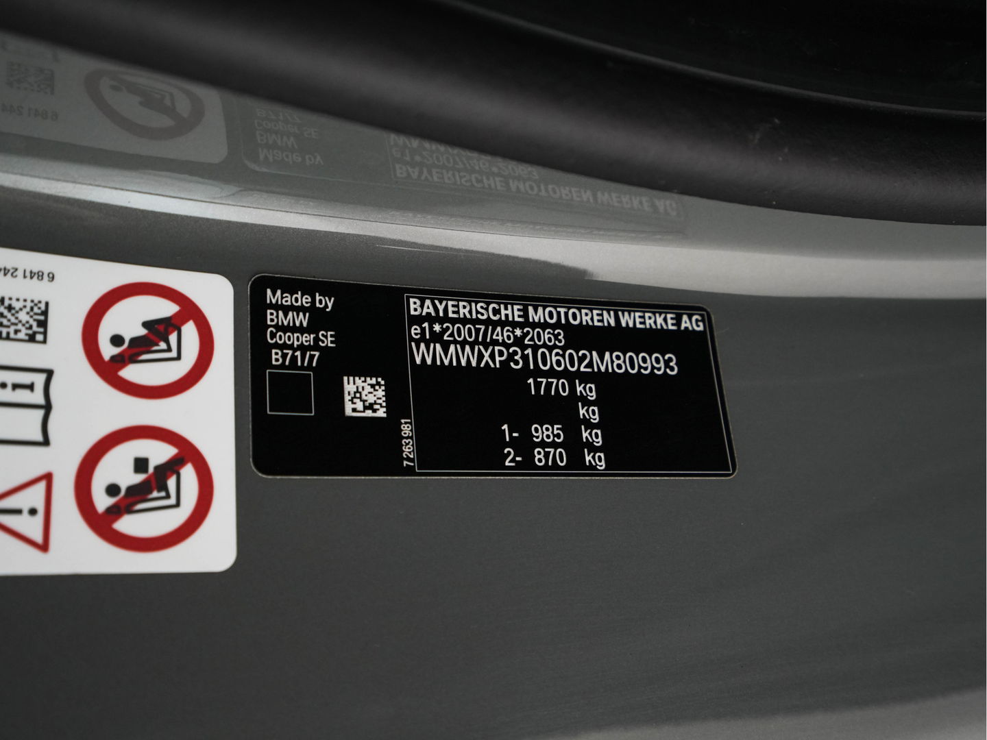 MINI Mini Electric Yours 33 kWh [ 3-Fase ] (INCL-BTW) Aut. *PANO | FULL-LEATHER | HEAD-UP | FULL-LED | HARMAN/KARDON-SOUND | KEYLESS | CAMERA | SPORT-SEATS | NAVI-FULLMAP | HEATED-SEATS | AMBIENT-LIGHT | DAB | DIGI-COCKPIT | 17"ALU*
