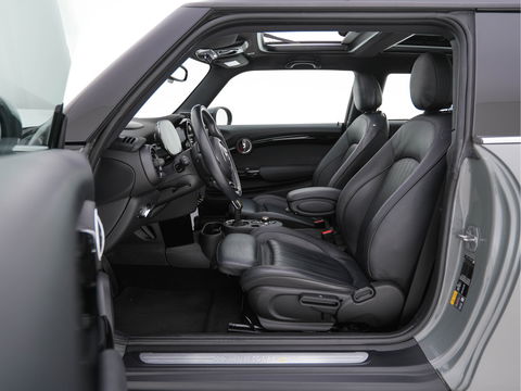 MINI Mini Electric Yours 33 kWh [ 3-Fase ] (INCL-BTW) Aut. *PANO | FULL-LEATHER | HEAD-UP | FULL-LED | HARMAN/KARDON-SOUND | KEYLESS | CAMERA | SPORT-SEATS | NAVI-FULLMAP | HEATED-SEATS | AMBIENT-LIGHT | DAB | DIGI-COCKPIT | 17"ALU*