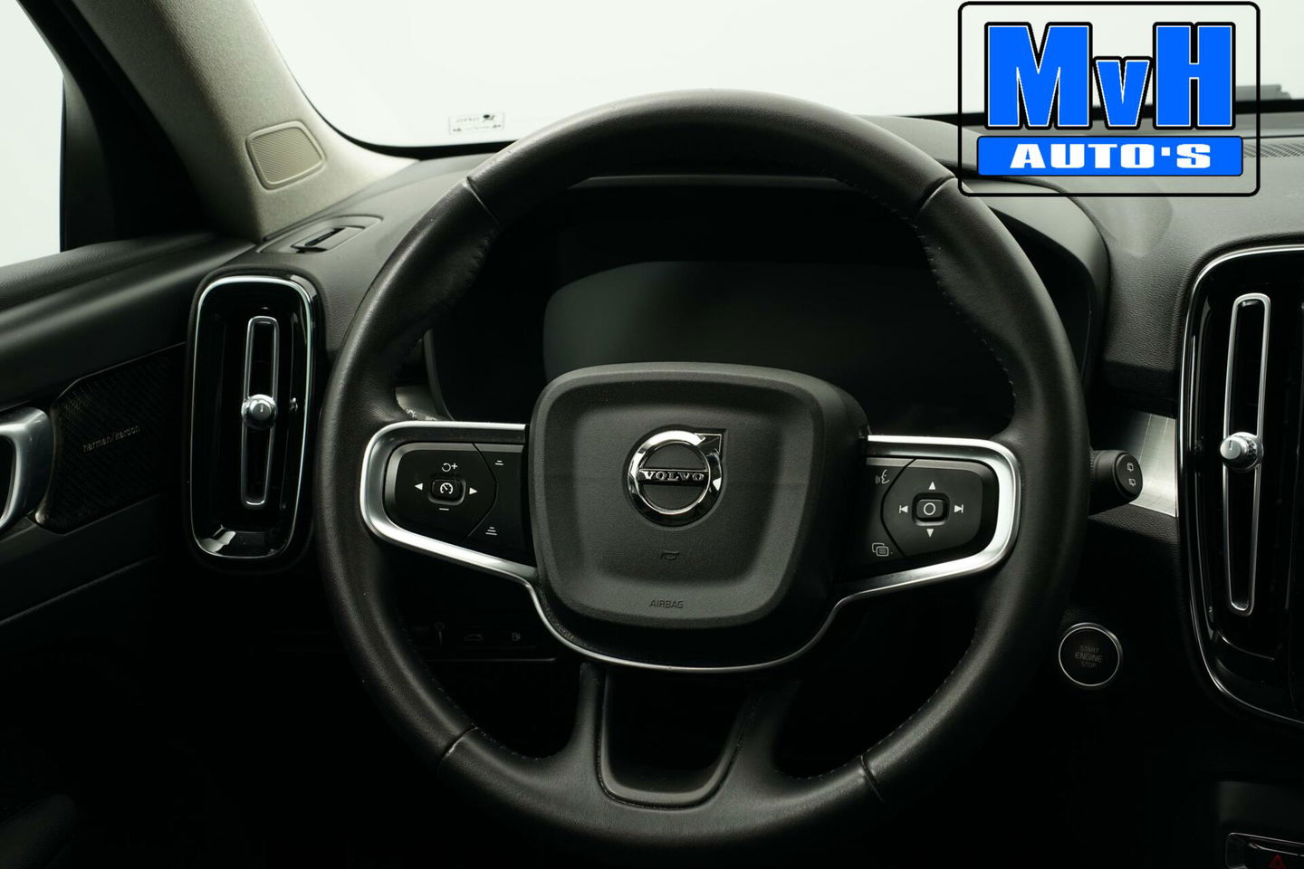 Volvo XC40 1.5 T4 Recharge R-Design|PANO|H/K AUDIO|TREKH|NAP