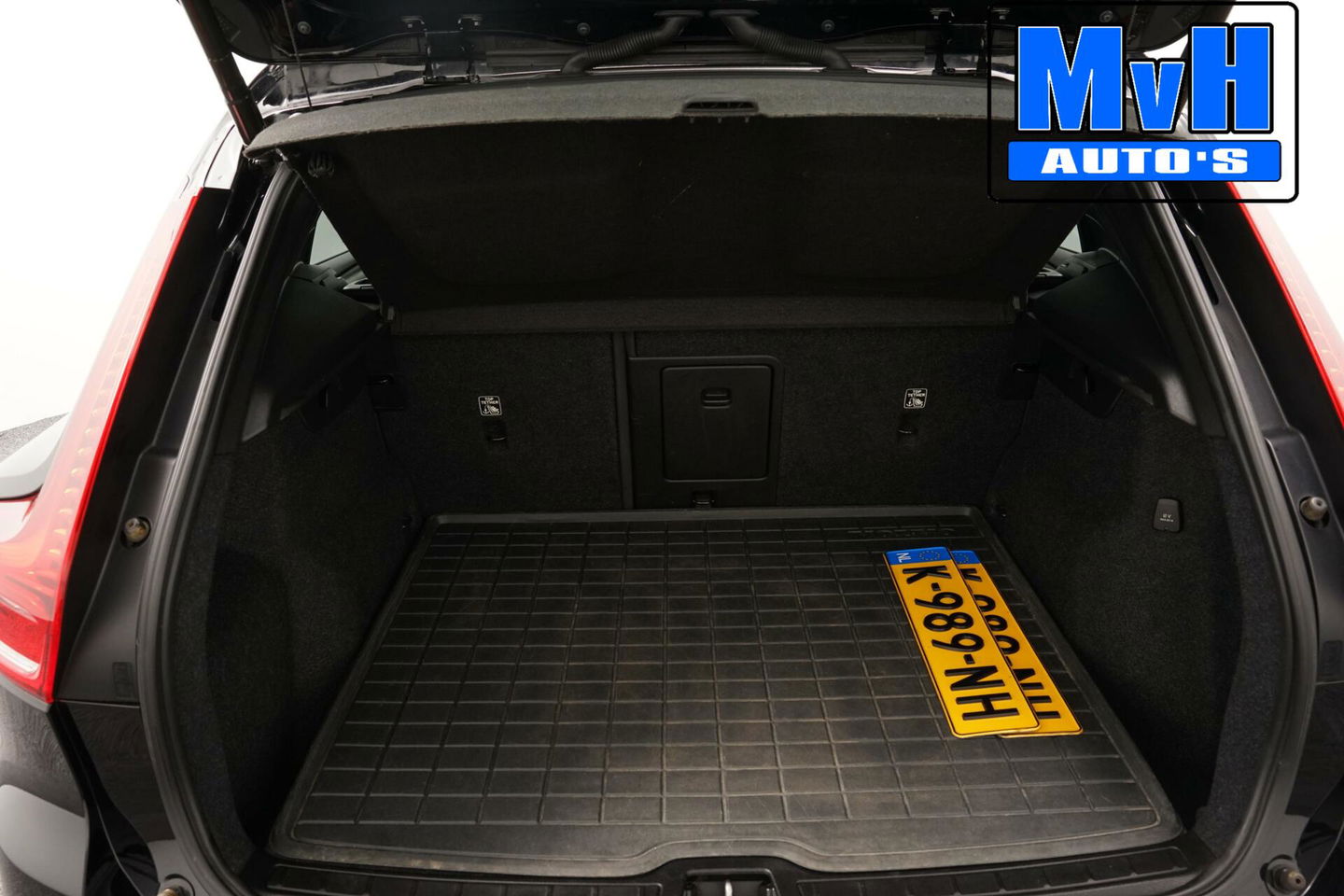 Volvo XC40 1.5 T4 Recharge R-Design|PANO|H/K AUDIO|TREKH|NAP