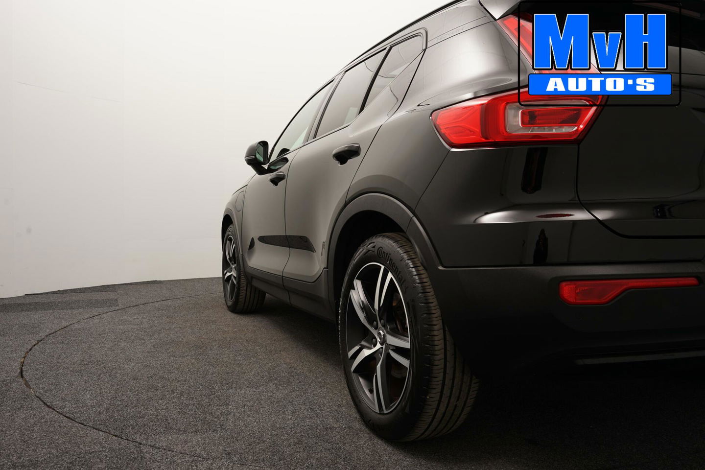 Volvo XC40 1.5 T4 Recharge R-Design|PANO|H/K AUDIO|TREKH|NAP
