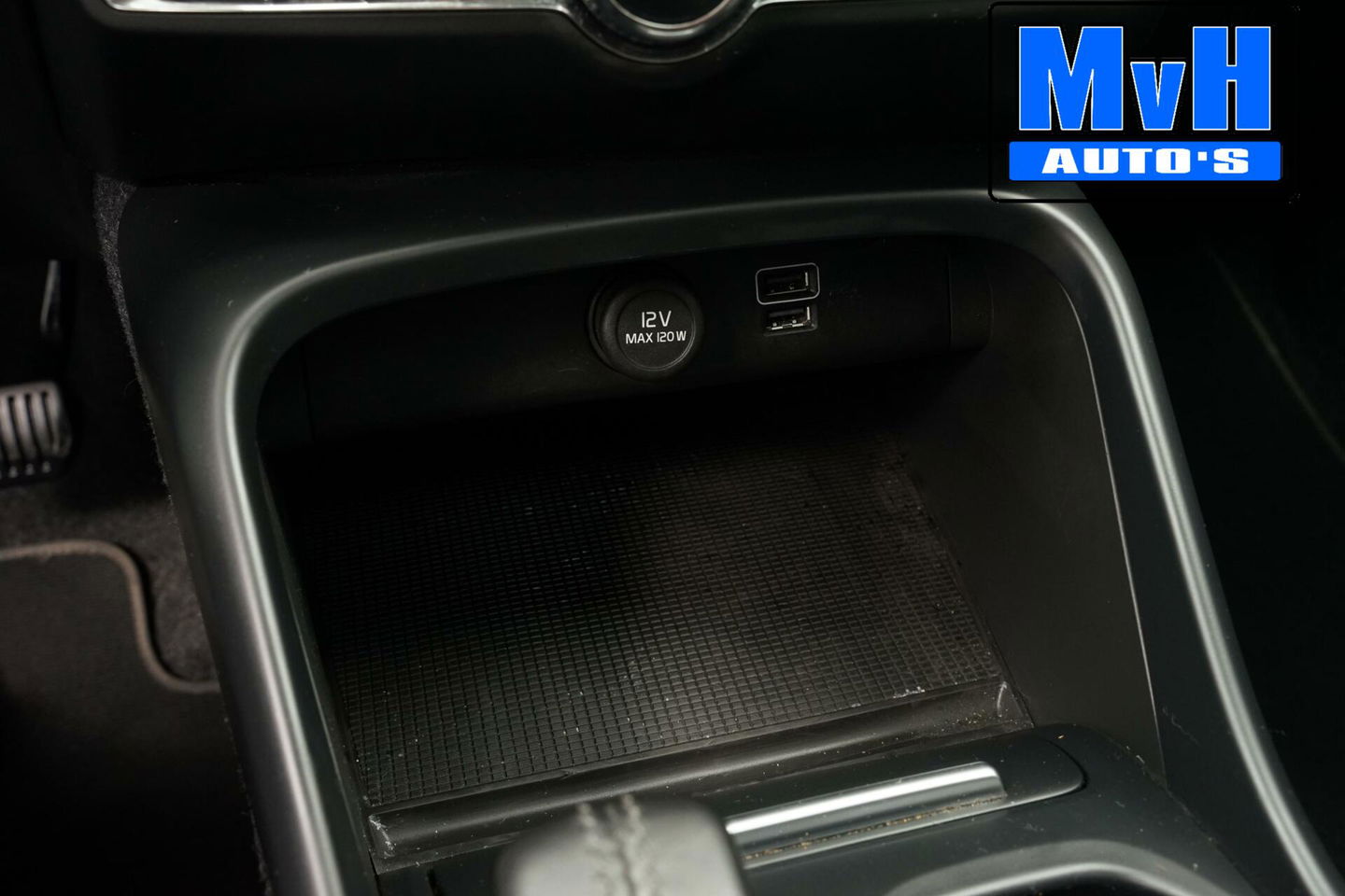 Volvo XC40 1.5 T4 Recharge R-Design|PANO|H/K AUDIO|TREKH|NAP