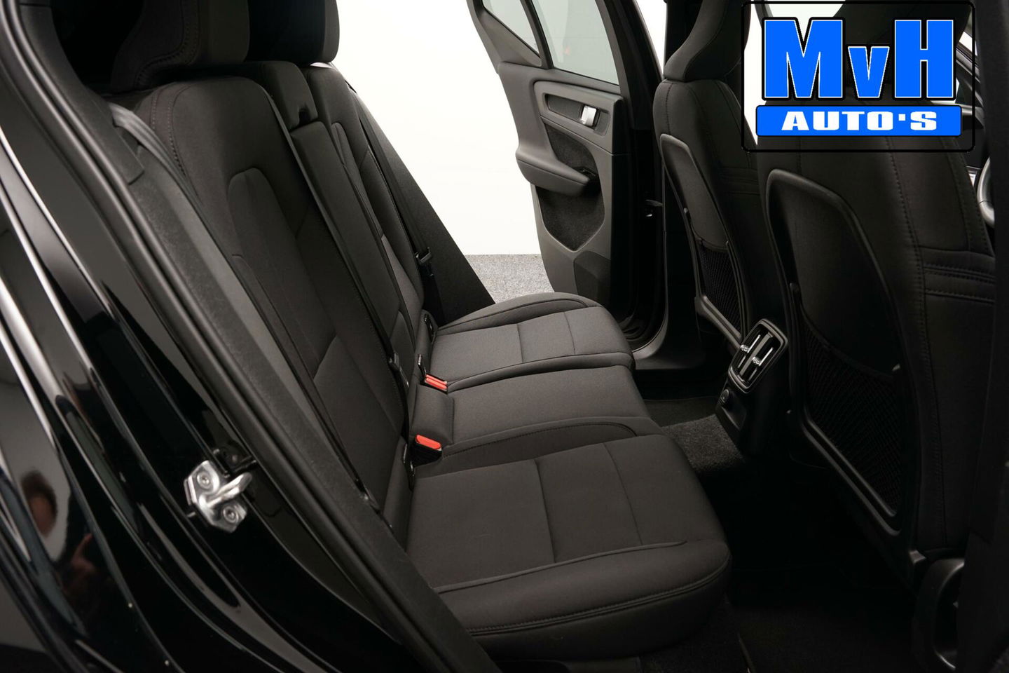 Volvo XC40 1.5 T4 Recharge R-Design|PANO|H/K AUDIO|TREKH|NAP